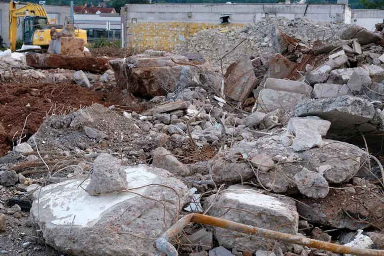 Démolition d'une dalle béton sur chantier de construction d'un immeuble, Aix-en-Provence, SOSC BETON